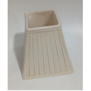 Abat-jour carrés coniques en tissu Anna de qualité supérieure avec cadres métalliques durables, tailles et couleurs personnalisées pour lampes de chevet et de table - Product Image 1