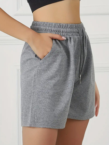 Shorts en tricot gris taille haute pour femme avec cordon de serrage, taille élastique, coupe ample, style décontracté, couleur unie, design avec poches - Product Image 2