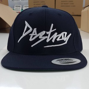 Casquette de baseball personnalisée en tissu de coton premium, avec sangle réglable et broderie de haute qualité, pour les marques de mode et de sport - Product Image 1