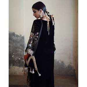 Hermoso Conjunto Elegante de Fiesta Negro con Top, Pantalón y Dupatta, Talla XL, 950g - Product Image 2