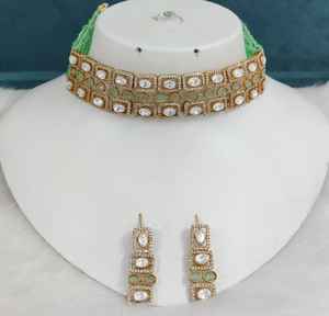 Conjunto de gargantilla de latón y moissanita de calidad premium con cuentas Polki e Hydro Beads, joyería minimalista perfecta para bodas y fiestas. - Product Image 4