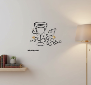 Arte de Pared Boho Hecho a Mano en Hierro con Diseño de Copa de Vino, Detalles Dorados y Racimos de Vid Flotantes, Función para Colgar - Product Image 2