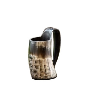 Tasse de chope en corne de buffle polie grande conception d'animal nautique de style viking pour boire de la bière produit d'artisanat naturel - Product Image 1