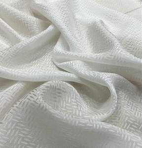 Tissu jacquard en soie de 150 grammes, matériau en soie à motifs de qualité supérieure pour sari, chemisier, kurta, robe et usage en ameublement - Product Image 3