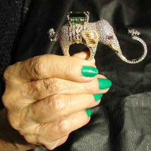 Anillo de Elefante con Esmeralda, Anillo de la Prosperidad, Anillo de 3 Dedos, Anillo de Elefante con Esmeralda y Diamantes, Anillo Hecho a Mano con 1001 Diamantes - Product Image 3