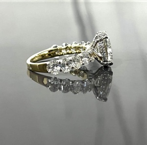 Bague de fiançailles en argent 925 avec moissanite ovale 2,5 carats, bague solitaire classique pavée, bague de mariage pour femme, bijoux fins - Product Image 2