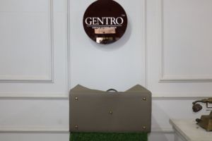 Bolsa de Transporte para Perros a la Moda – Bolso de Viaje para Perros de Cuero Resistente con Asas Cómodas - Product Image 6