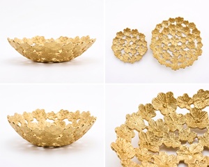 จานโลหะลายดอกไม้สีเหลืองทรงกลม งานแฮนด์เมด แกะสลักลายพืช สำหรับงานเลี้ยง - Product Image 5