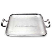 Plateau rectangulaire en aluminium argenté à motif crocodile – Plateau de service en métal texturé exotique – Ali Handicrafts Exportation B2B