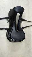 Silla de Montar Inglesa Premium para Caballos, Excelente Resistencia con Correas de PVC, Hecha sobre un Estructurador de Fibra
