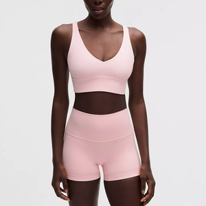 Conjunto de yoga sin costuras rosa para mujer: Top corto con cuello redondo y shorts de cintura media, 2 piezas, con tirantes convertibles, sujetador deportivo de spandex/nailon para entrenamiento. - Product Image 3