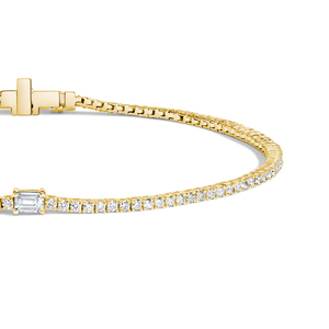 Pulsera de tenis con diamantes de corte redondo y esmeraldas alternadas de engaste completo tipo Eternity - Product Image 2
