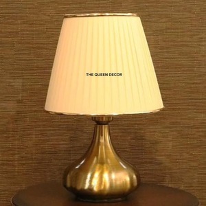 Lámpara de mesa y decoración para sala de estar con diseño floral, aspecto elegante, ramas chapadas en oro de alta calidad y color blanco. - Product Image 3