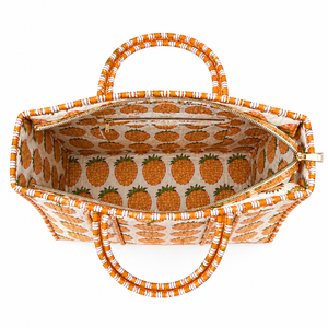 Bolso Tote Acolchado de Algodón con Estampado de Fresas y Diseño a Rayas, Cierre de Cremallera, Diseño Moderno para Toda Temporada, 18 Pulgadas - Product Image 5