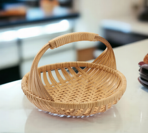 Cesta Redonda de Bambú Ecowoodies con Asa, Hecha a Mano, para Colgar o Usar como Florero de Mesa, para Regalo, Decoración Diwali, Diseño Contemporáneo - Product Image 1