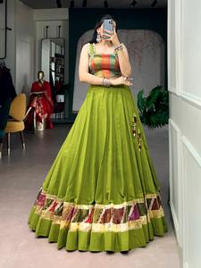 Lehenga Choli prêt-à-porter en coton, tissage Zari de créateur avec motifs en relief et finitions en dentelle délicate, spécial Navratri. - Product Image 1
