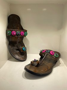 Sandalias Planas de Cuero con Conchas de Cauri Hechas a Mano para Mujer, Estilo Boho Étnico, Calzado de Playa para Primavera/Invierno, de Cuero Genuino, Sin Cordones - Product Image 2