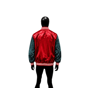 Chaqueta Varsity Personalizada en Satén Rojo Brillante y Verde Azulado Oscuro, Chaqueta Bomber Premium de Béisbol con Mangas en Contraste y Ribete a Rayas Rojo y Blanco - Product Image 2