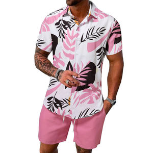 Chemise boutonnée à manches courtes pour hommes, rose et blanc, à motifs de feuilles tropicales, ensemble 2 pièces avec short assorti, tenue de plage hawaïenne décontractée - Product Image 1