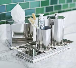 Les accessoires en chrome poli reflètent la lumière magnifiquement, rendant les salles de bain plus lumineuses et plus spacieuses. - Product Image 3