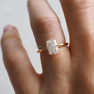 Anillo de Compromiso de Moissanita con Corte Cojín Alargado Solitaire, Engaste de Puntas de Brújula, Plata 925, Anillo de Diamante Simulado, Regalos de Aniversario - Product Image 4