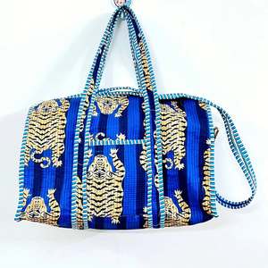 Bolsa de Viaje Ligera de Gran Capacidad, Acolchada, de Algodón con Estampado Floral, con Cierre, Estilo Indio, para Viajes de Fin de Semana - Product Image 1