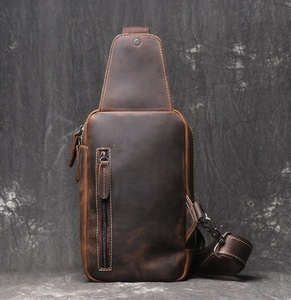 Bolso Bandolera Unisex de Moda Vintage Personalizable al por Mayor, de Cuero Genuino con Cierre, Anti-Robo y Anti-Bacteriano - Product Image 4
