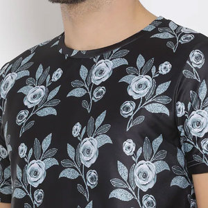 Vêtements haute performance avec un design dynamique et un confort optimal, t-shirt personnalisé par sublimation - Product Image 4