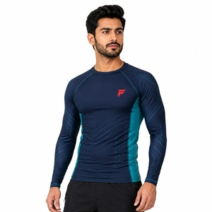 Rashguard de haute qualité conçu avec des matériaux extensibles, offrant un contrôle de l'humidité et des mouvements confortables pendant les entraînements. - Product Image 4
