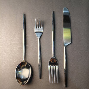 Juego de Cubiertos Modernos con Mango Geométrico de Bucle Abierto, 4 Piezas, Acero Inoxidable Pulido de Alto Brillo con Diseño de Base Circular - Product Image 2