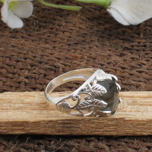 Anillo de Labradorita Azul Fuego Natural con Banda de Plata de Ley 925, Joyería de Piedras Preciosas Hecha a Mano para Mujer, Regalo al por Mayor - Product Image 5