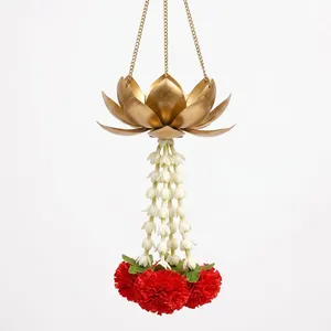 Decoración de Pared con Flores Tradicionales, Borlas Azules y Perlas para Bodas en Interiores - Product Image 5