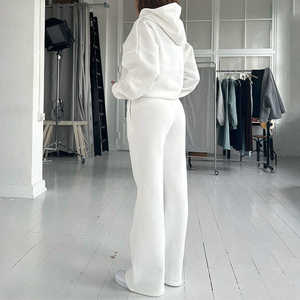 ชุดเซ็ทลำลองสำหรับผู้หญิง สีเทาอ่อน เสื้อฮู้ดครอปแขนยาว กางเกงจ็อกเกอร์ขายาว 2 ชิ้น สำหรับฤดูหนาว - Product Image 4