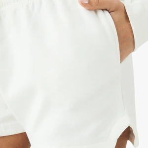 Ensemble deux pièces décontracté et respirant pour femme : sweat à capuche uni zippé et short plissé style motard – Survêtement de fitness - Product Image 4