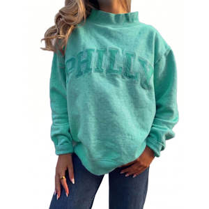Pull oversize pour femme à col montant, en tissu doux, avec épaules tombantes, manches longues et un look confortable inspiré du streetwear. - Product Image 2