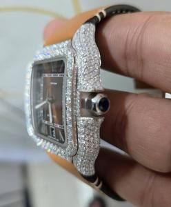 Reloj de Lujo Plateado con Incrustaciones de Diamantes VVS Moissanite, Bisel con Esfera Degradada Marrón, Números Romanos, Correa de Cuero Color Bronceado, Reloj Personalizado para Hombre - Product Image 3