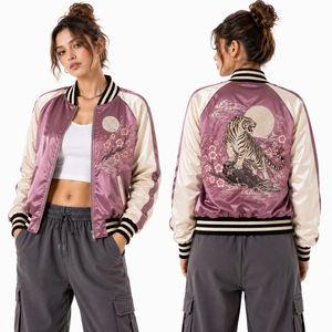 Chaqueta Corta de Satén al por Mayor para Mujer con Bordado de Montaña y Cierre de Cremallera, Etiqueta Privada, OEM, Logotipo Personalizado, Suministro por Pedido - Product Image 6