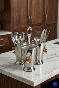 Ensemble de couverts élégants en métal avec accents en feuille d'or, finition miroir haute brillance, passe au lave-vaisselle, vaisselle de mariage - Product Image 1