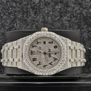 Reloj de Hombre Personalizado, Cronógrafo Mecánico, Completamente Adornado con Moissanita Redonda, Clásico, con Fecha, Esfera con Números Romanos, Regalo - Product Image 2