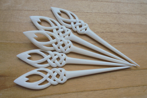 Épingle porte-boucles d'oreilles en forme d'os |   Bâtonnet à cheveux fait main en matériaux naturels - Product Image 3