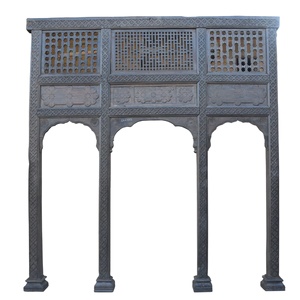 Arche triple artisanale en bois massif Haswani, sculptée à la main, grise, rustique, vintage, décorative, d'inspiration architecturale - Product Image 1