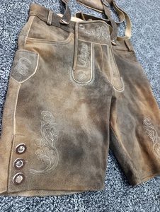 Shorts Bermuda Homme en Cuir Bavarois Brodé Taille Mi-Haute Respirant à Braguette Boutonnée Style Décontracté Vente en Gros Qualité Supérieure - Product Image 5