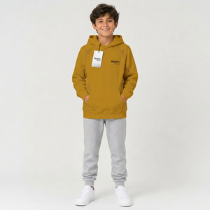 Sudadera con capucha para niños diseñada para brindar calidez, comodidad, flexibilidad y estilo, lo que la convierte ideal para uso casual y actividades al aire libre. - Product Image 1