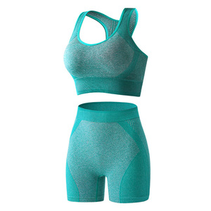 Conjunto de Yoga Premium de 2 Piezas para Mujer: Sujetador Deportivo Racerback y Shorts de Cintura Media, Tejido de Malla Transpirable Sin Costuras, Ecológico, a Cuadros - Product Image 2