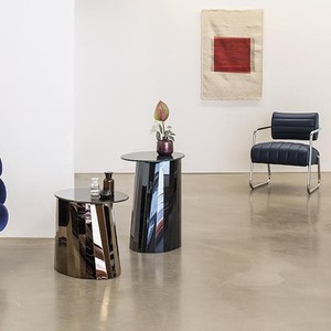 Table basse ronde moderne et durable avec base en métal doré et plateau en métal de Metal Drake, meubles de salon de luxe - Product Image 3