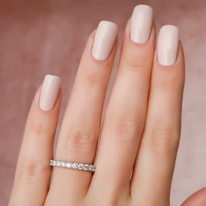 Bagues d'éternité minimalistes en or blanc 18 carats plaqué rhodium avec moissanite taille brillant ronde sertie à griffes pour femme - Product Image 3