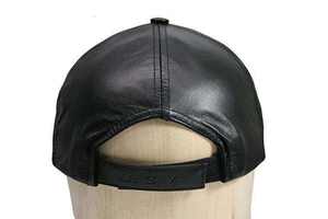 Casquette de baseball unisexe en cuir PU noir, 6 panneaux, ajustée, décontractée, pour l'extérieur, couleur unie, adulte - Product Image 4