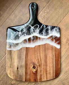 Planche à découper en bois et résine époxy moderne, luxueuse, faite à la main, accessoire multifonctionnel pour la cuisine et la salle à manger - Product Image 6