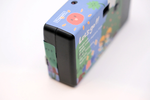 กล้องถ่ายรูปแบบใช้แล้วทิ้ง Lomography รุ่น Custom Back School ขนาด 35 มม. ใช้ฟิล์มแบบแมนนวล โฟกัสคงที่ พร้อมไฟฉาย ใช้แบตเตอรี่ AA ของขวัญส่งเสริมการขาย - Product Image 4
