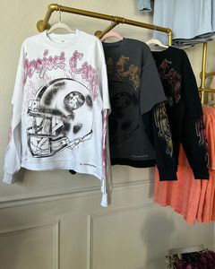 เสื้อยืดแขนยาวผู้ชายทรงโอเวอร์ไซส์ สตรีทแวร์ คอกลม ผ้าคอตตอนเจอร์ซีย์ พิมพ์ลายหมวกกันน็อคฟุตบอล ดีไซน์สั่งทำได้ บริการ OEM - Product Image 5